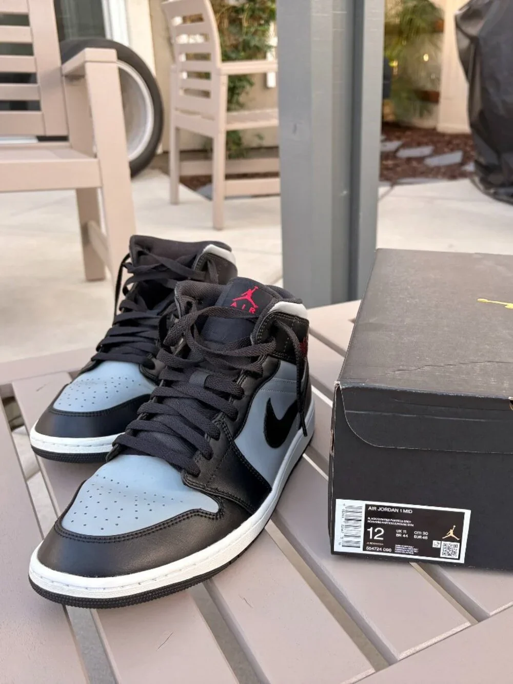 Jordan 1 Mid size